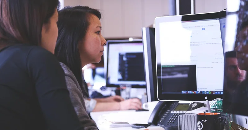 How do startups build an MVP?